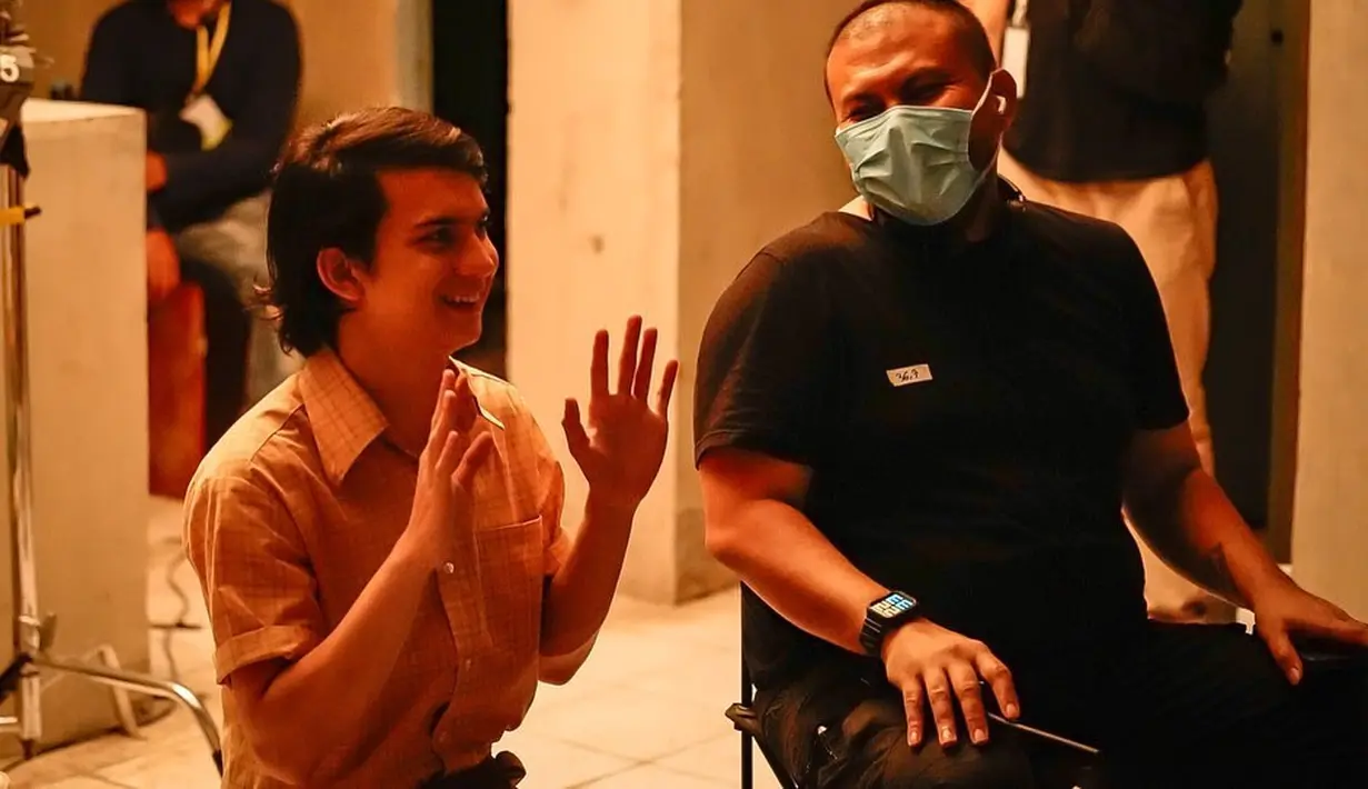 Kepada Showbiz Liputan6.com di Jakarta, baru-baru ini, Joko Anwar mengakui pencapaian 6,3 juta penonton yang ditoreh Pengabdi Setan 2: Communion sejatinya melampaui target produser. Rapi Film dan kolega menargetkan Pengabdi Setan 2: Communion mencapai 4 jutaan penonton seperti pendahulunya. Kini, peluang Pengabdi Setan 3 diproduksi terbuka lebar. (Foto: Dok. Instagram @endyarfian22)