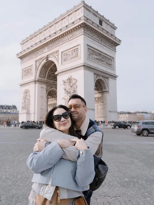 Melalui akun instagramnya, Raffi menyambangi tempat-tempat menarik di Paris. [Instagram/raffinagita1717]
