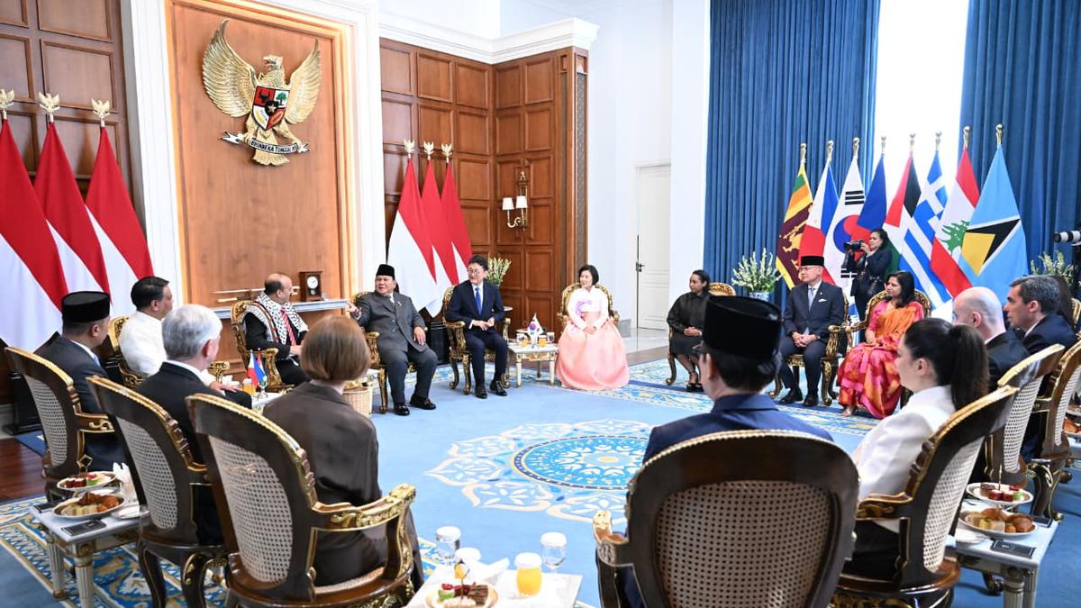 Prabowo Terima Surat Kepercayaan 8 Duta Besar Negara Sahabat
