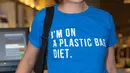 Davina saat mengikuti kampanye Kantong Plastik Tidak Gratis mengatakan, satu kantong 100 ribu, membuat orang membawa kantong sendiri-sendiri. (Dezmond Manullang/Bintang.com)