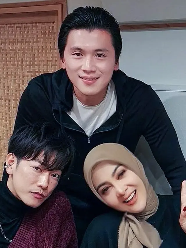 Kebersamaan Syahrini dan Reino Barack dengan Takeru Satoh, aktor Jepang bintang serial First Love (Foto: princessyahrini)