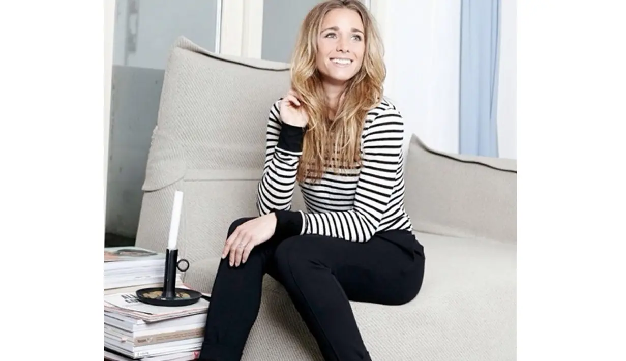 Ellen Hoog lahir pada tanggal 26 Maret 1986 di Bloemendaal, Belanda. (Bola.com/EllenHoog.com)