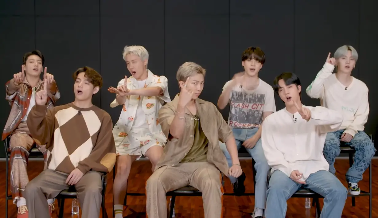 BTS sangat ingin kembali melangsungkan konser dan tur. RM pun meneriakkan 'make some noise' untuk mengobati kerinduannya manggung. (YouTube The Tonight Show Starring Jimmy Fallon)