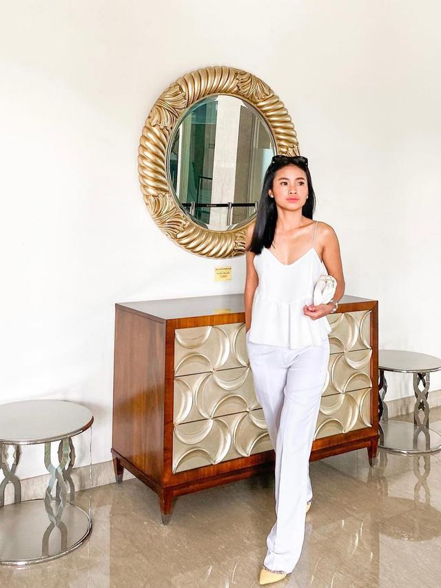 Berperan Jadi ART, Ini 7 Gaya Kasual Ayya Renita di Balik Layar