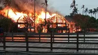 Sejumlah Cottage di Putri Duyung, Ancol, Jakarta Utara mengalami kebakaran. Laporan kebakaran diterima Damkar pukul 17.13 WIB. (Dok. Liputan6.com/Winda Nelfira)
