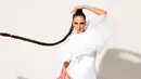 Baru-baru ini Luna Maya jalani sebuah pemotretan bersama fotografer kondang Rio Motret. Dalam pemotretan tersebut, ia tampil dalam busana serba putih. Gaya rambutnya pun turut curi perhatian banyak netizen. (Liputan6.com/IG/riomotret)
