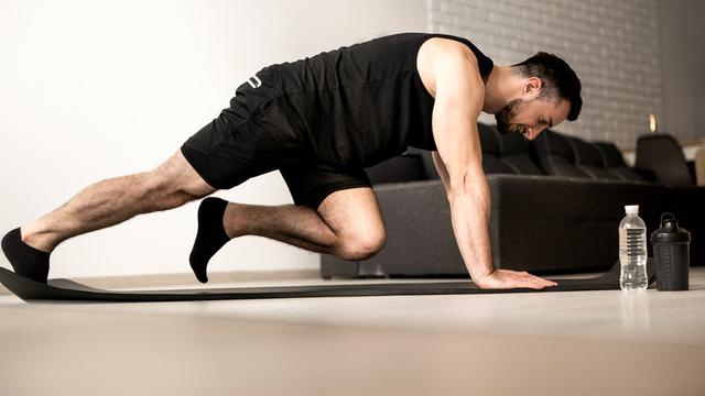 Tanpa Alat Bantu, 5 Gerakan HIIT Cardio Ini Efektif Meningkatkan Kebugaran bagi Pehobi Futsal (2)