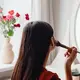 Sunscreen sebaiknya diaplikasikan kembali setiap dua jam, terutama saat berada di bawah sinar matahari. Reapply juga dianjurkan setelah berenang atau berkeringat agar perlindungan terhadap sinar UVA dan UVB tetap optimal. (Foto/Dok: Pexels)