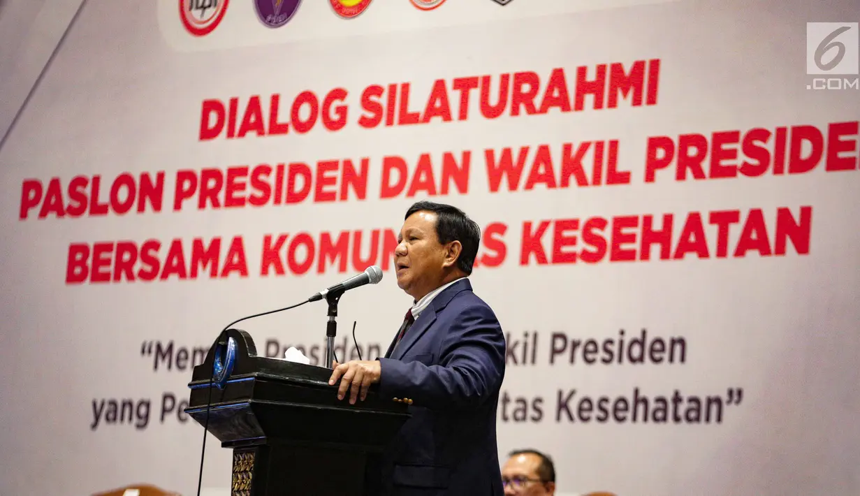 Calon Presiden nomer urut 02 Prabowo Subianto memberikan sambutan selama acara Dialog Silaturahmi Paslon Presiden dan Wakil Presiden bersama Komunitas  Kesehatan di Gedung Bidakara, Jakarta, Kamis (28/2). (Liputan6.com/Faizal Fanani)