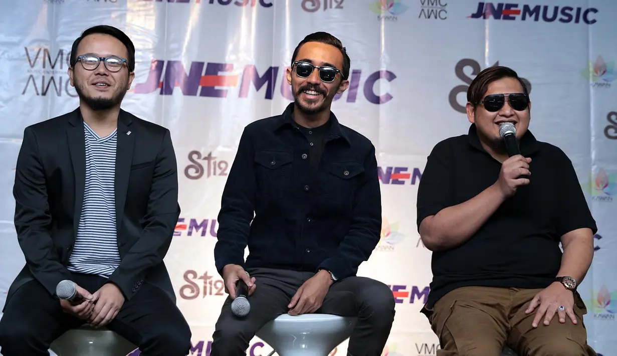 ‎"Ini Zai vokalis baru kita yang akan memberikan warna baru. Dia yang menyatukan benang merah dari ST12 yang dahulu ke ST12 yang sekarang," ujar Pepep. (Deki Prayoga/Bintang.com)