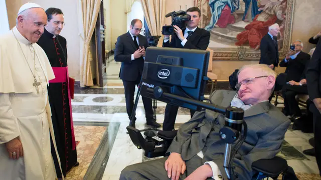 Mengenang Momen Kebersamaan Stephen Hawking dan Tokoh Dunia