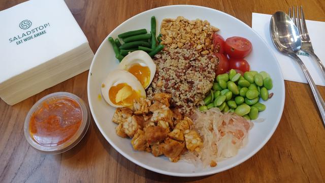 Makan sayur dengan protein