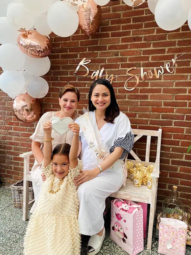 Ghea D'Syawal menggelar baby shower bersama ipar dan mertua. (Foto: Instagram @ghea.dsyawal)