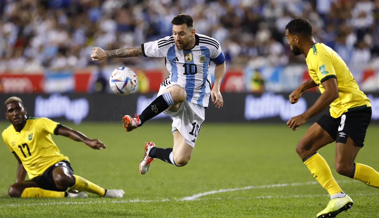 Pada tahun 2014, Lionel Messi bersama Argentina nyaris memenangkan Piala Dunia tetapi kalah di final. Dengan penampilan sebanyak 164 kali membela Argentina, bukan tak mungkin ini merupakan Piala Dunia terakhir pria berusia 35 tahun tersebut untuk memenangkan trofi. (AFP/Andres Kudacki)