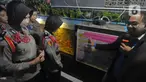 Sekolah siswa Bintara Polwan melihat kolam Gizi Warga RT 08/04 di Jakarta, Sabtu (25/5/2024). (merdeka.com/Imam Buhori)