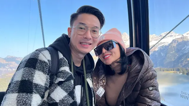 7 Momen Kompak Wika Salim Bareng Kekasih, Naik Moge Hingga Travelling Bareng