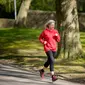 Ilustrasi olahraga jogging. (Foto oleh Centre for Ageing Better: https://www.pexels.com/id-id/foto/taman-jogging-latihan-berlari-7849902/)