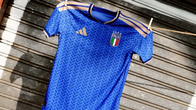 Jersey Anyar Timnas Italia
