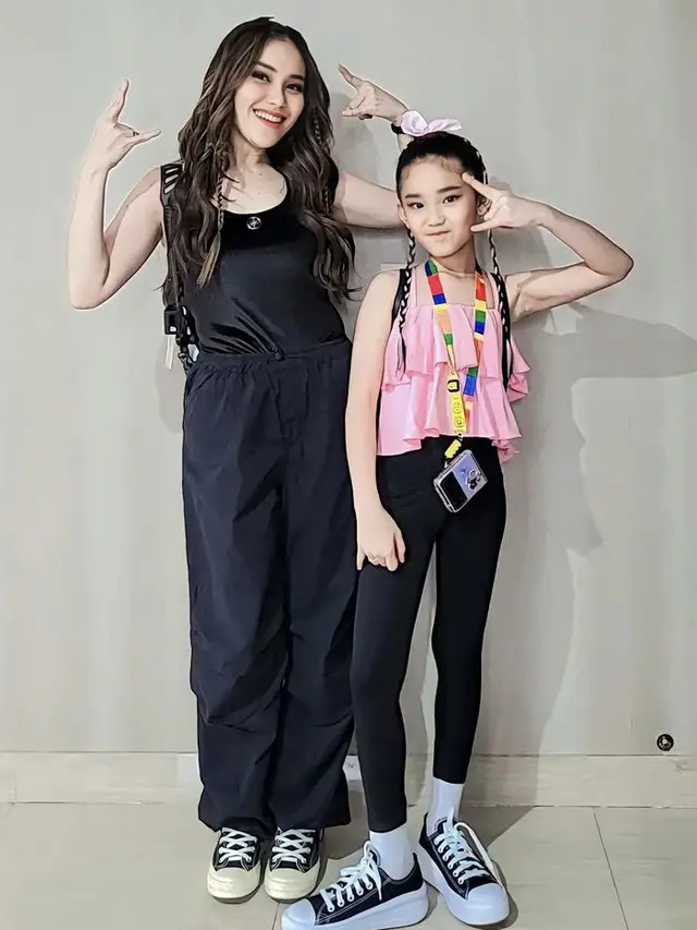 Artis Bersama Anak Mereka Saat Konser Blackpink di Jakarta