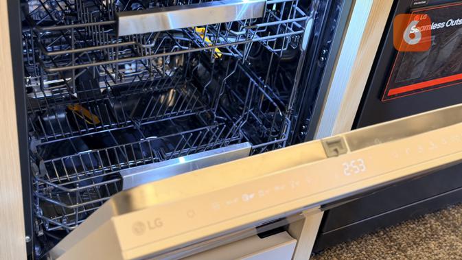 LG Dishwasher masih belum meluncur di Indonesia, kenapa? (Liputan6.com/ Yuslianson)