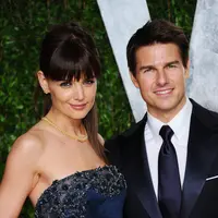Tom Cruise menikah dengan Katie Holmes pada tahun 2006 silam. Kisah cinta mereka bersemi karena Katie Holmes penggemar berat Tom Cruise. Namun sayang, pernikahan mereka harus kandas di tahun 2012 lalu. (AFP/Bintang.com)