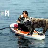 Gaya cuek Menteri Kelautan dan Perikanan Susi Pudjiastuti saat menikmati segelas kopi di tengah laut kini banyak dijadikan meme. (Foto: Kaskus.co.id)