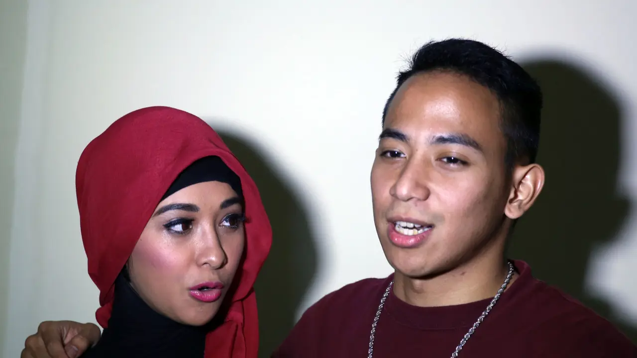 Poppy Bunga dan suaminya