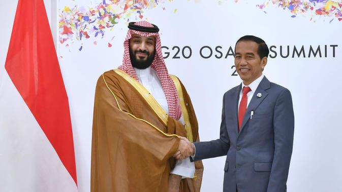 Presiden Jokowi  menggelar pertemuan bilateral dengan Putra Mahkota Kerajaan Arab Saudi Pangeran Mohammad bin Salman di sela-sela KTT G20 Osaka, Sabtu (29/6/2019).  (Foto: Biro Pers Setpres)