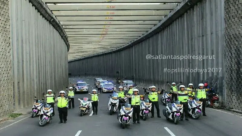 Urai Kemacetan, Satlantas Garut Kompak Tunggangi Yamaha NMax (foto: Instagram @satlantaspolresgarut)