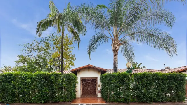 [Bintang] Rumah Charlie Puth