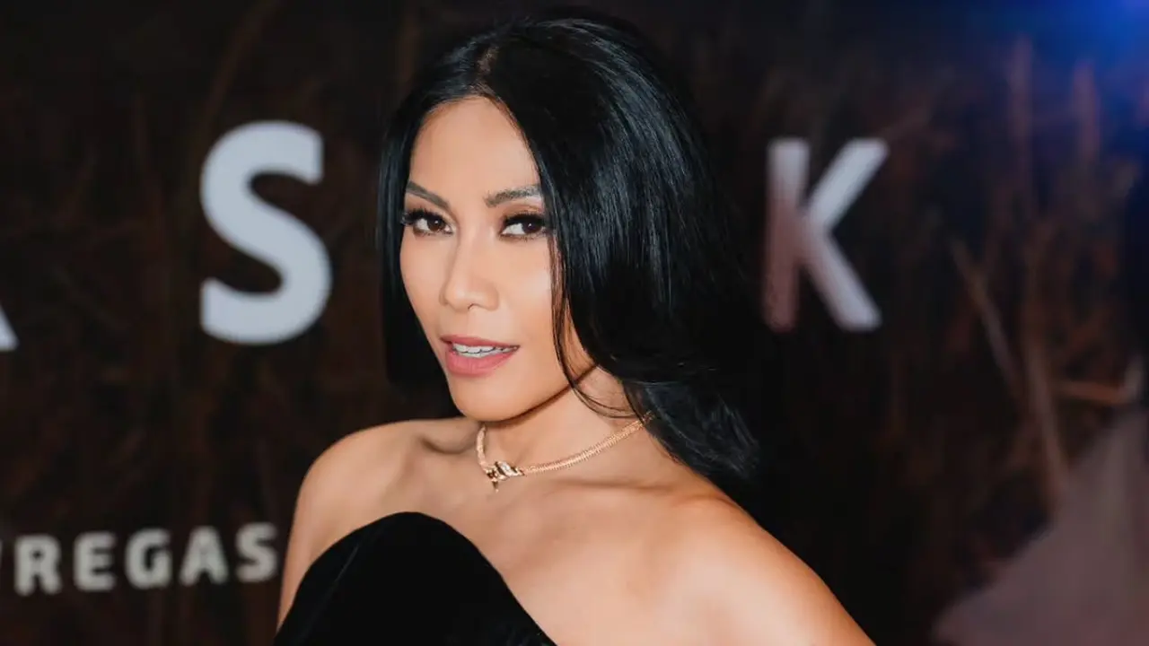 Anggun C Sasmi saat Premier Film Para Perasuk. [@armanfebryan]