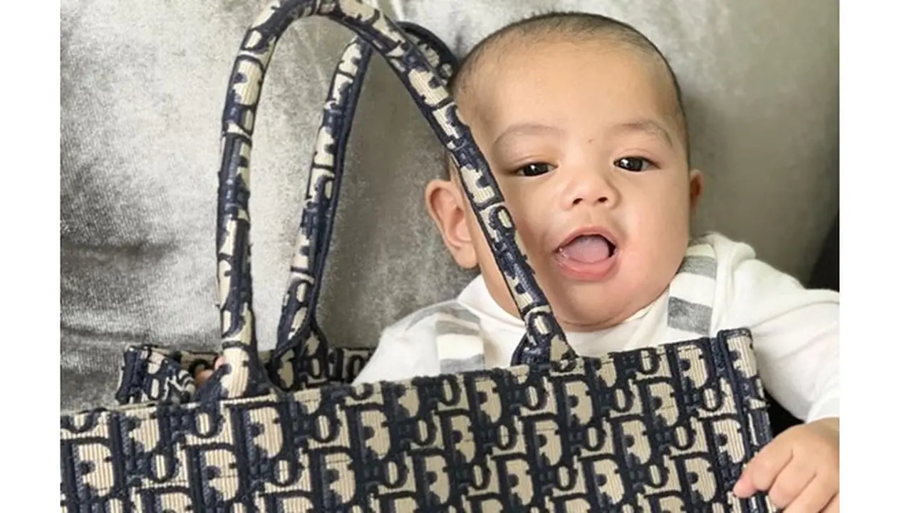 Genap Berusia 1 Tahun, Ini 7 Potret Gemas Arkana Mawardi Anak Nikita Mirzani