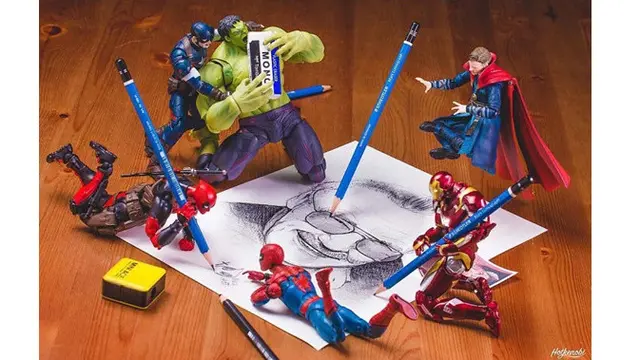 Foto Action Figure dalam Berbagai Situasi (Sumber: Boredpanda)