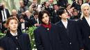 Kedelapan member itu, Bang Chan, Felix, Chang Bin, Han, Lee Know, Hyunjin, I.N, dan Seungmin tampil serasi dengan busana custom dari Tommy Hilfiger. (Aliah Anderson / GETTY IMAGES NORTH AMERICA / Getty Images via AFP)