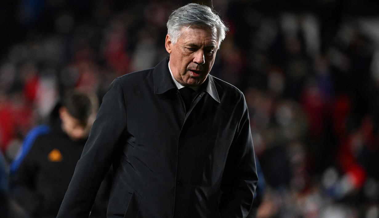 Carlo Ancelotti merupakan salah satu pelatih terbaik di Eropa dengan segudang pengalamannya bersama tim-tim besar. Namun tetap saja ia pernah mengalami saat-saat buruk hingga tim yang dibesutnya harus kalah dengan skor telak. Seperti 5 kekalahan berikut ini. (AFP/Gabriel Bouys)