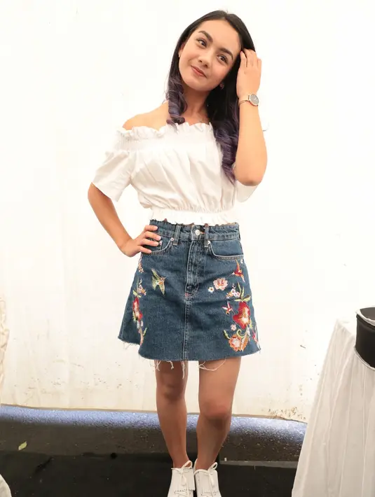 Salah satu yang dilihat gadis 18 tahun itu dari pengikut Instagramnya.  Bahkan, kesuksesan sinetron tersebut, followernya bertambah dan telah mencapai satu juta. "Followers di instagram nambah (jadi) satu jutaan," tutur Ersya. (Adrian Putra/Bintang.com)