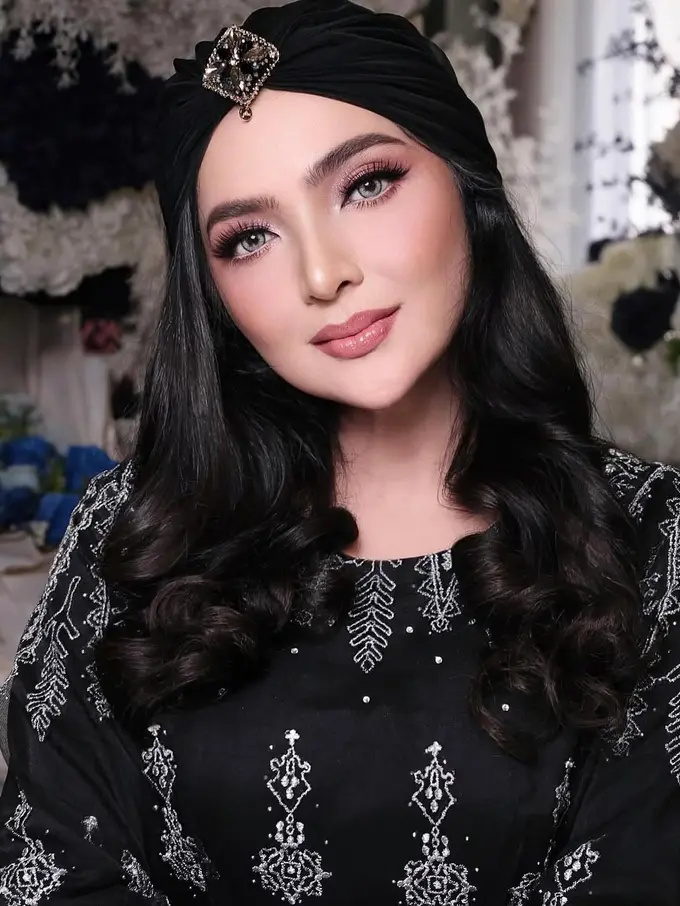 6 Potret Ashanty Dipulas Glam Makeup Look  di Pesta Ulang Tahun Anang Hermansyah