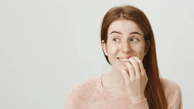 Ilustrasi menggigit kuku/freepik.com/cookie_studio