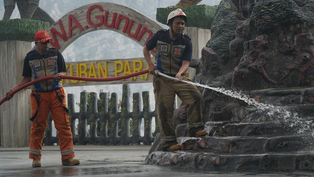 Petugas Diskar Kabupaten Bandung Barat