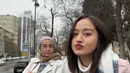 Diketahui bahwa bunda Helen banyak mengisi aktivitasnya dalam menemani putrinya tersebut saat bekerja sebagai artis. Ia pun kerap menemani putrinya ini dalam berbagai acara dan syuting yang ia unggah dalam media sosial Instagramnya. (Liputan6.com/IG/@salshabillaadr)