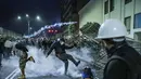 Pengunjuk rasa bentrok dengan polisi anti huru hara dalam aksi demonstrasi anti-pemerintah di Lima, Peru pada 28 September 2025 waktu setempat. (CONNIE FRANCE/AFP)