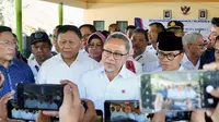Menko Pangan, Zulhas saat meninjau pelaksanaan Musyawarah Desa Kelurahan Khusus (Musdesus) dan Unit Usaha Koperasi Desa Merah Putih di Sidoarjo, Jawa Timur, Rabu (30/4/2025). (Foto: Istimewa)