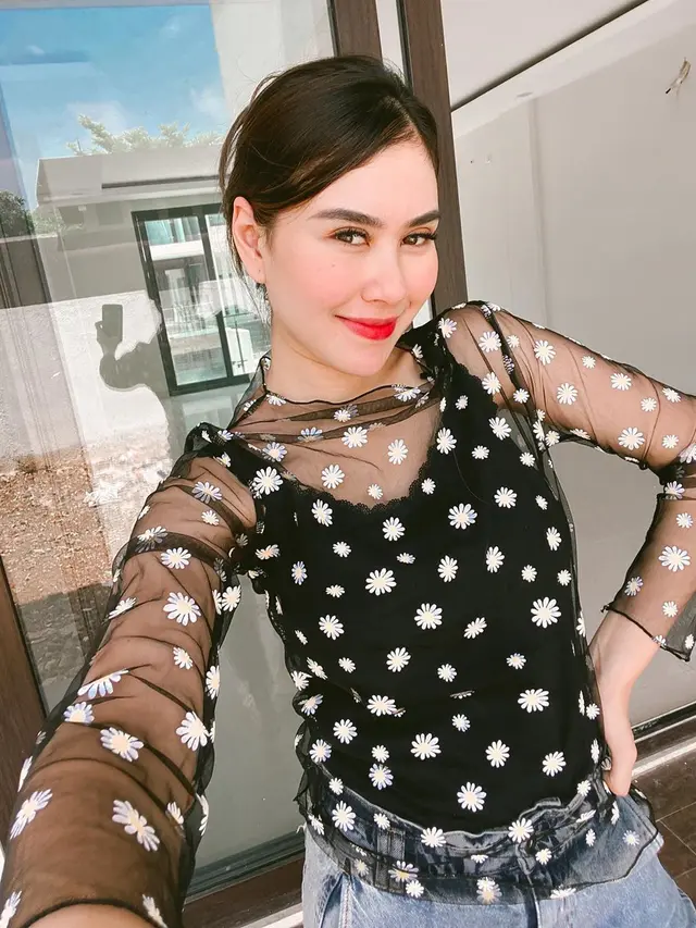 7 Potret Terbaru Syahnaz Sadiqah Usai Melahirkan, Makin Langsing