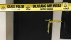 Garis polisi terpasang di depan sebuah rumah kontrakan ditemukannya empat bocah tewas mengenaskan, di kawasan Jagakarsa, Jakarta Selatan, Kamis (7/12/2023). (Liputan6.com/Herman Zakharia)