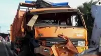 VIDEO: Tronton Tabrak Truk Pemudik di Tegal