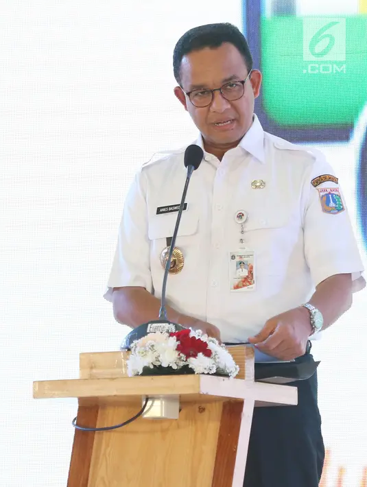 Gubernur DKI Jakarta Anies Baswedan memberikan sambutan pada saat meluncurkan program rumah DP 0 Rupiah di Klapa Village, Pondok kelapa, Jakarta Timur, Jumat (12/10). (Liputan6.com/Herman Zakharia)