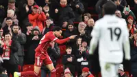 Gol Hugo Ekitike pada menit ke-90+4 menutup keunggulan Liverpool atas Barnsley di putaran ketiga Piala FA Inggris. Tampak dalam foto, striker Liverpool asal Prancis, Hugo Ekitike merayakan golnya saat pertandingan putaran ketiga Piala FA Inggris melawan Barnsley di Stadion Anfield, pada Senin 12 Januari 2026 waktu setempat atau Selasa (13/1/2026) dini hari WIB. (PETER POWELL/AFP)