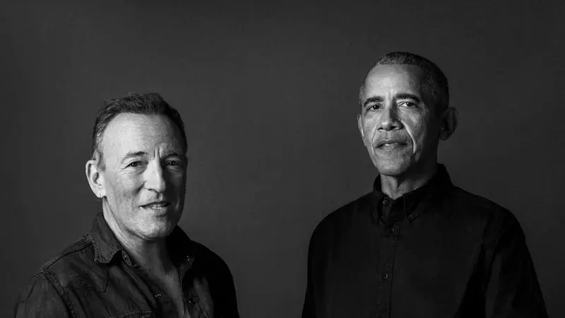 Podcast Bruce Springsteen dan Barack Obama sedang diadaptasi sebagai buku yang akan rilis Oktober. (Associated Press)