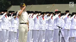 Purna Paskibraka Indonesia (PPI) 2017 gelar apel kebangsaan di lapangan PP-PON Kemenpora Cibubur, Jakarta Timur, Rabu (23/8). Apel kebangsaan ini dihadiri 3 ribu peserta paskibraka dari seluruh Indonesia. (Liputan6.com/Yoppy Renato)