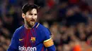 Megabintang Barcelona, Lionel Messi tampil menjamu Chelsea leg kedua babak 16 besar Liga Champions 2017-2018 di Stadion Camp Nou, Rabu (14/3). Lionel Messi mencatat dua rekor saat Barcelona menang atas Chelsea di pertandingan ini. (Pau Barrena/AFP)